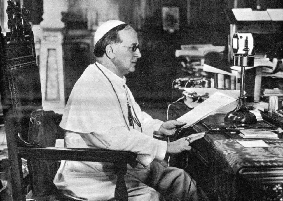 EL PAPA PÍO XI. El pontífice habló con el rector y fundador de la Universidad de Tucumán, en 1926. 