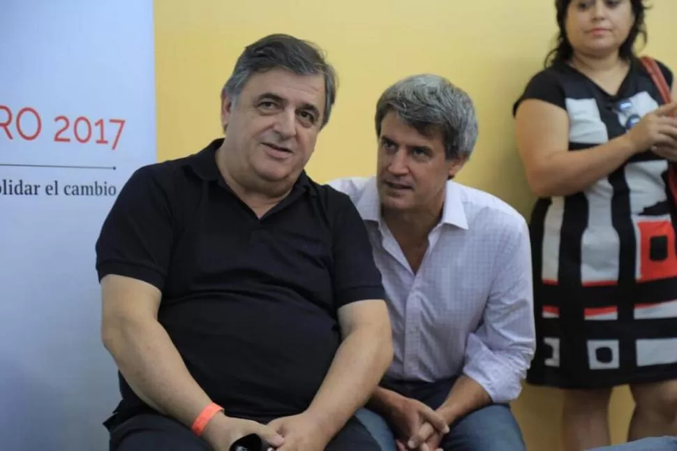 ENCUENTRO. El diputado Mario Negri junto al ex ministro, Alfonso Prat-Gay. twitter @alfonsopratgay