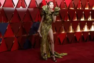 Premios Oscar: el pronunciado tajo del vestido le jugó una mala pasada y mostró de más