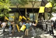 Luego de la represión, los peones de taxis exigieron el “blanqueo” de los trabajadores