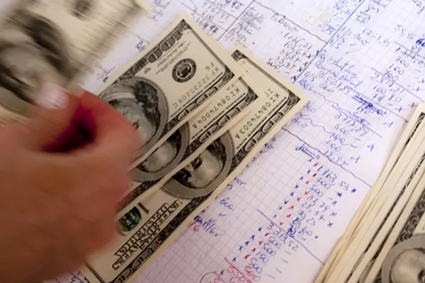 El dólar sigue en retroceso y hoy anotó su tercera baja consecutiva
