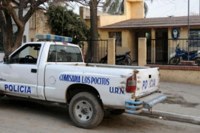 Con un bebé en brazos engañó a un automovilista para robarle