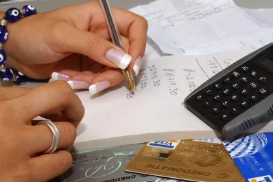 Pagar el mínimo de la tarjeta de crédito te saca de apuros, pero cuesta carísimo