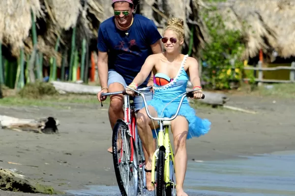 Denuncian a Shakira y a Carlos Vives por plagiar la bicicleta