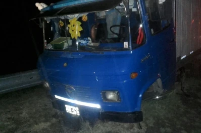 Dos personas resultaron lesionadas en un choque de camiones en la ruta 9