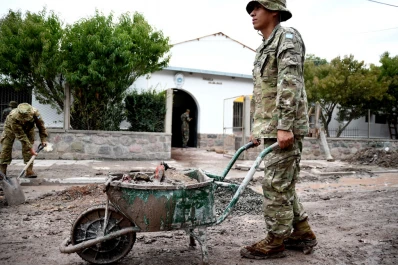 Trabajan contra reloj para reconstruir la única escuela de Volcán a dos meses del alud