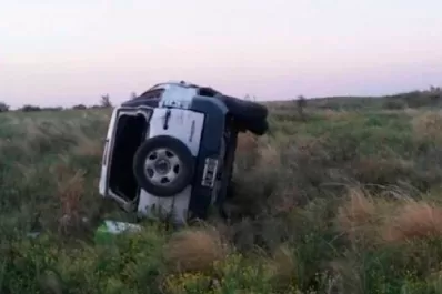 Volcó con su auto y caminó tres kilómetros con su hijo herido en brazos, pero no pudo salvarlo