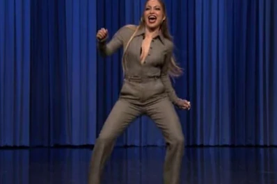 Jennifer López subió la temperatura de un programa de televisión con un baile sensual