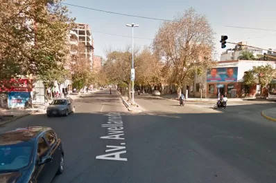 Un motochorro robó una cartera, chocó con otra moto mientras huía y lo atraparon