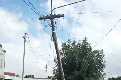 Advierten sobre un cable de Edet que está a punto de caerse