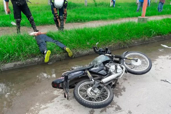 Lectores respaldan la idea de prohibir que dos hombres circulen en moto
