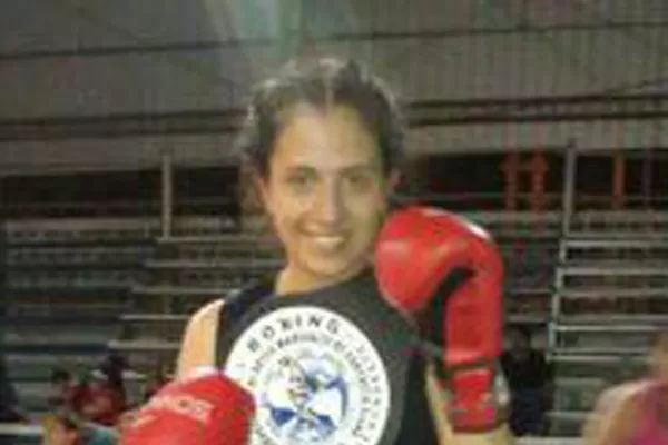 ORGULLO. Celeste Romero, campeona sudamericana de Kick Boxing. FOTO ENVIADA A LA GACETA POR CELESTE.