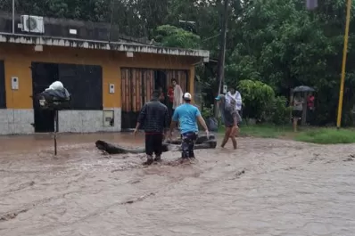 Vecinos de al menos siete barrios de Alberdi fueron evacuados por las lluvias