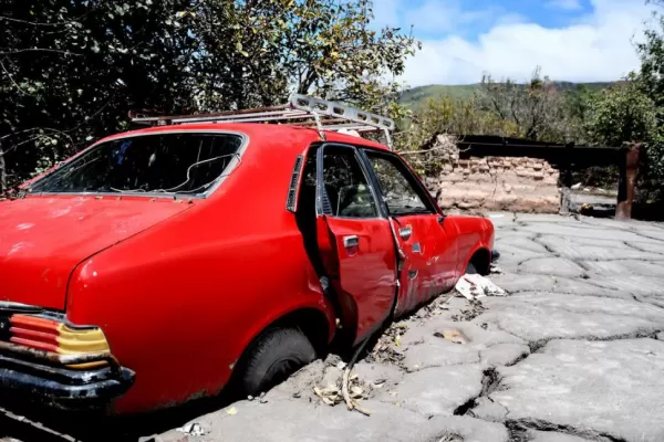 Los signos de la devastación todavía persisten en Volcán