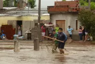 Inundaciones en el sur: hay 23 familias evacuadas y no comienzan las clases en Alberdi y La Cocha