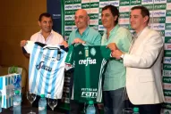 Antes del partido, los directivos de Atlético y Palmeiras intercambiaron camisetas