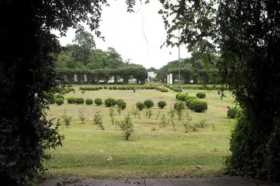 Quieren enrejar el Rosedal del parque 9 de Julio, ¿qué te parece?