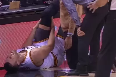 Impresionante: debutó y a los 58 segundos se fracturó la tibia