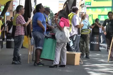 Peones de taxis mañana harán una olla popular frente al Concejo Deliberante