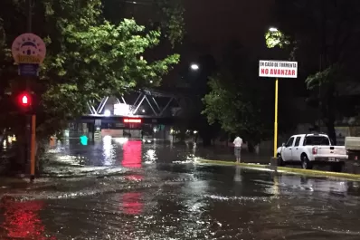 El puente Central Córdoba estuvo cortado luego de la tormenta