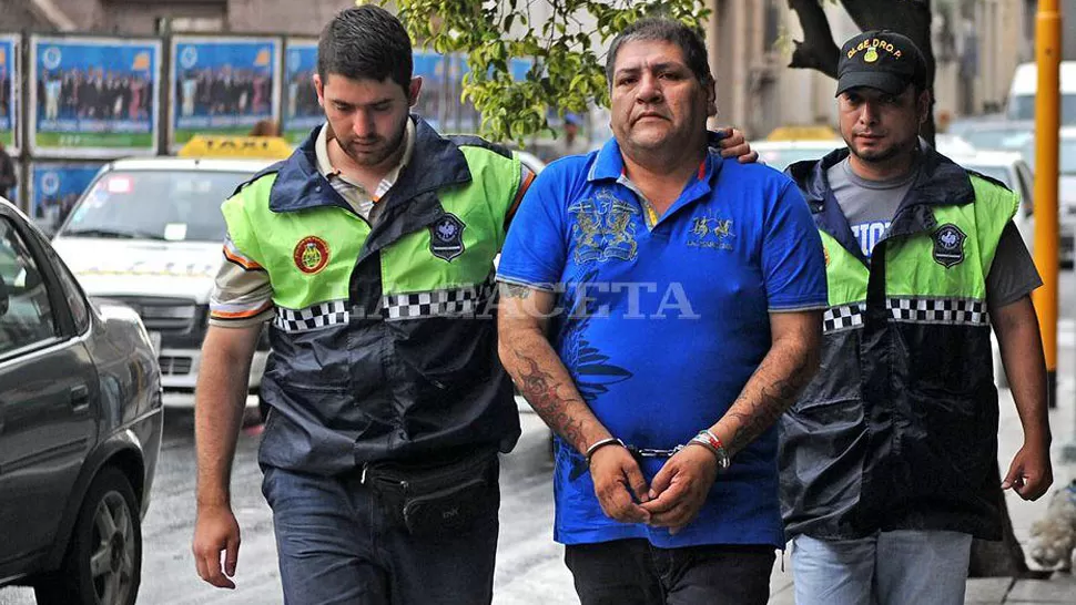 GORDO VACA. El presunto líder narco, en la puerta de los tribunales federales. ARCHIVO