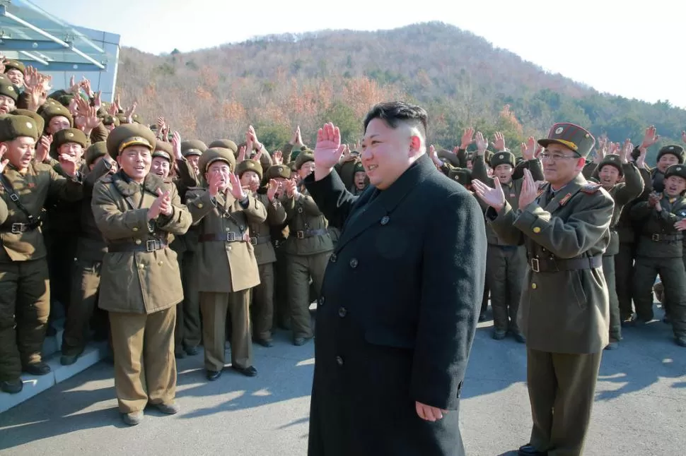 PELIGRO. El líder norcoreano Kim Jong-un está conforme con los ensayos. FOTO DE REUTERS.