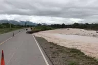 La crecida del río San Lorenzo socavó una ruta en Salta