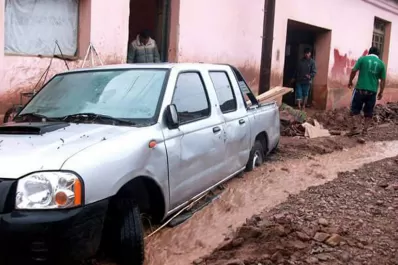Las fotos del alud que cubrió calles y casas de Tilcara