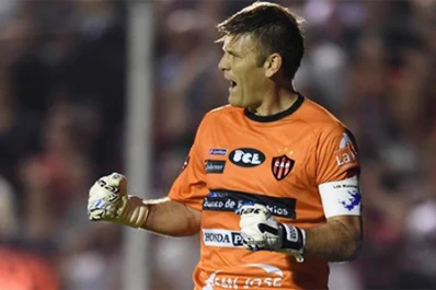 Patronato goleó a Arsenal en un partido que tuvo todos los condimentos