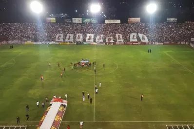 Mirá el recibimiento de los hinchas en el regreso de San Martín