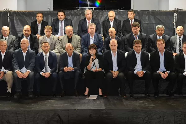 Bullrich presentó el decreto y puso a Tucumán como ejemplo de su política