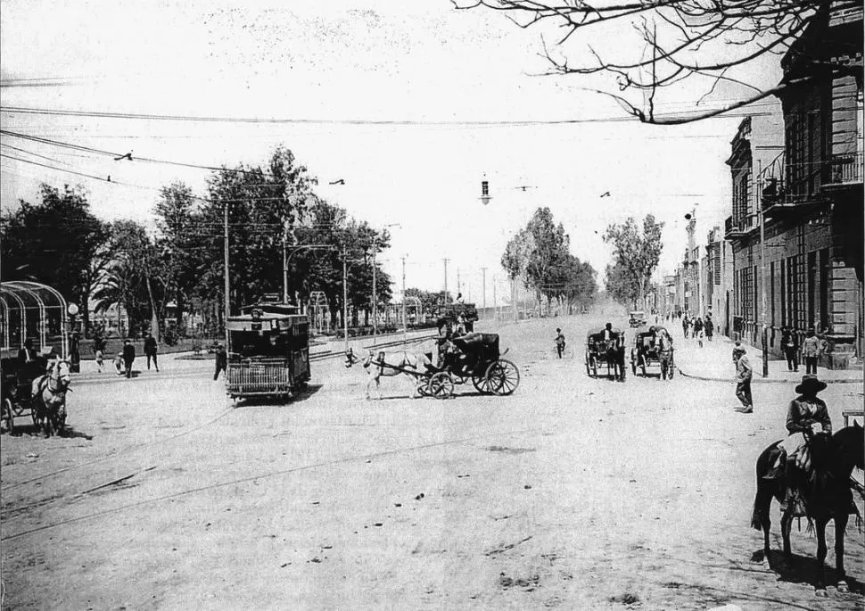 EN EL BAJO. La avenida Sáenz Peña primera cuadra, en una fotografía de los años 1910. 