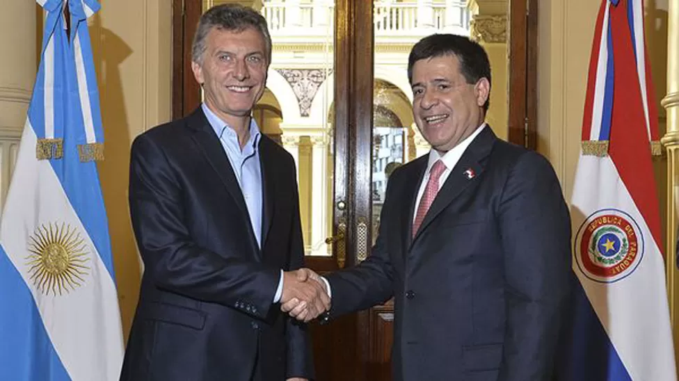 AGENDA INTERNACIONAL. Mauricio Macri y el presidente de Paraguay, Horacio Cartes. FOTO TOMADA DE INFOBAE.