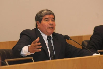 Alfaro echó a tres funcionarios, tras perder la mayoría del Concejo