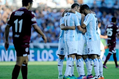 Racing vapuleó a Lanús y se acerca