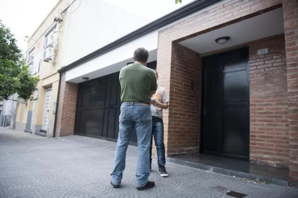 En pleno día se alzaron con $150.000 en una “entradera”