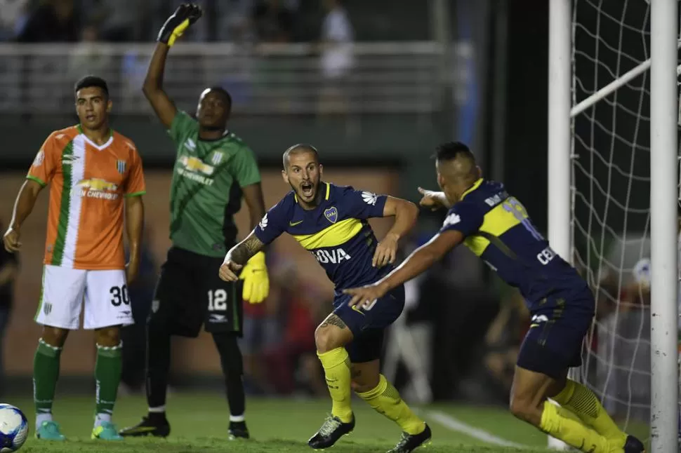 GOL. Benedetto festeja el 2-0. El DT se jugó por él y cumplió. “El que juega tiene que rendirle a Boca, no a mí”, dijo Guillermo. telam