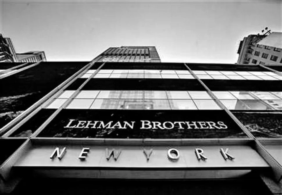 APORTE REAL. La quieba del banco Lehman Brothers inspiró al autor. reuters