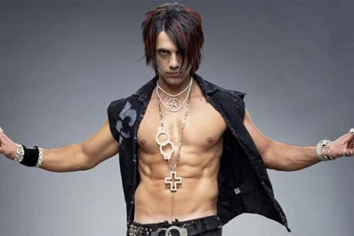 El mago Criss Angel fue hospitalizado tras fallar en un truco