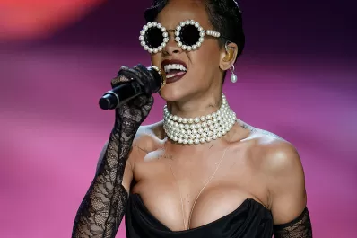 ¡Bomba! Dos jugadores del PSG habrían tenido una fiesta sexual con Rihanna antes de la goleada del Barcelona
