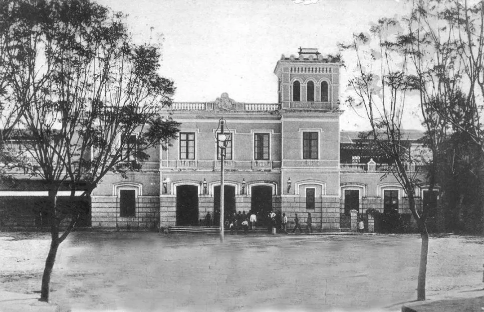 EL CENTRAL CÓRDOBA. La vieja estación de San Martín y Marco Avellaneda, en una foto de los años 1910. 