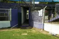 Un precario estadio que trajo a la memoria de los decanos las canchas del Argentino A