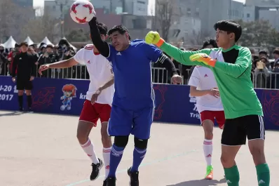 Maradona quiso recrear la Mano de Dios pero pasó un papelón