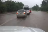 Debido a la lluvia, el agua cubrió la ruta 38 a la altura de La Invernada