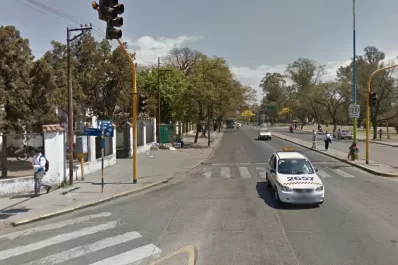 Un camión arrolló a una señora que pedía limosna frente al parque 9 de Julio