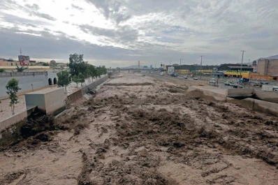 Avalanchas de barro y piedra arrasaron con barrios de Perú, y dejaron 62 muertos