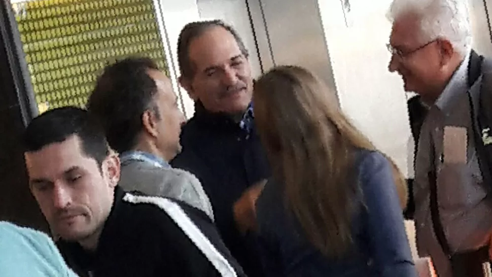 JOSÉ ALPEROVICH. El ex gobernador, en el hotel Hilton, de Montevideo. LA GACETA / JUAN MANUEL MONTERO