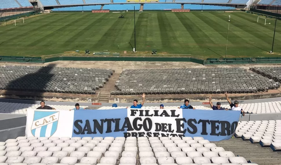 Desde santiago del Estero también llegaron a Montevideo para seguir a Atlético.