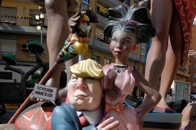 Trump proyecta gastar más dinero en defensa e inmigración