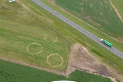 ¿Ovnis o bromistas? Las posibles explicaciones a los misteriosos círculos que aparecieron en Buenos Aires